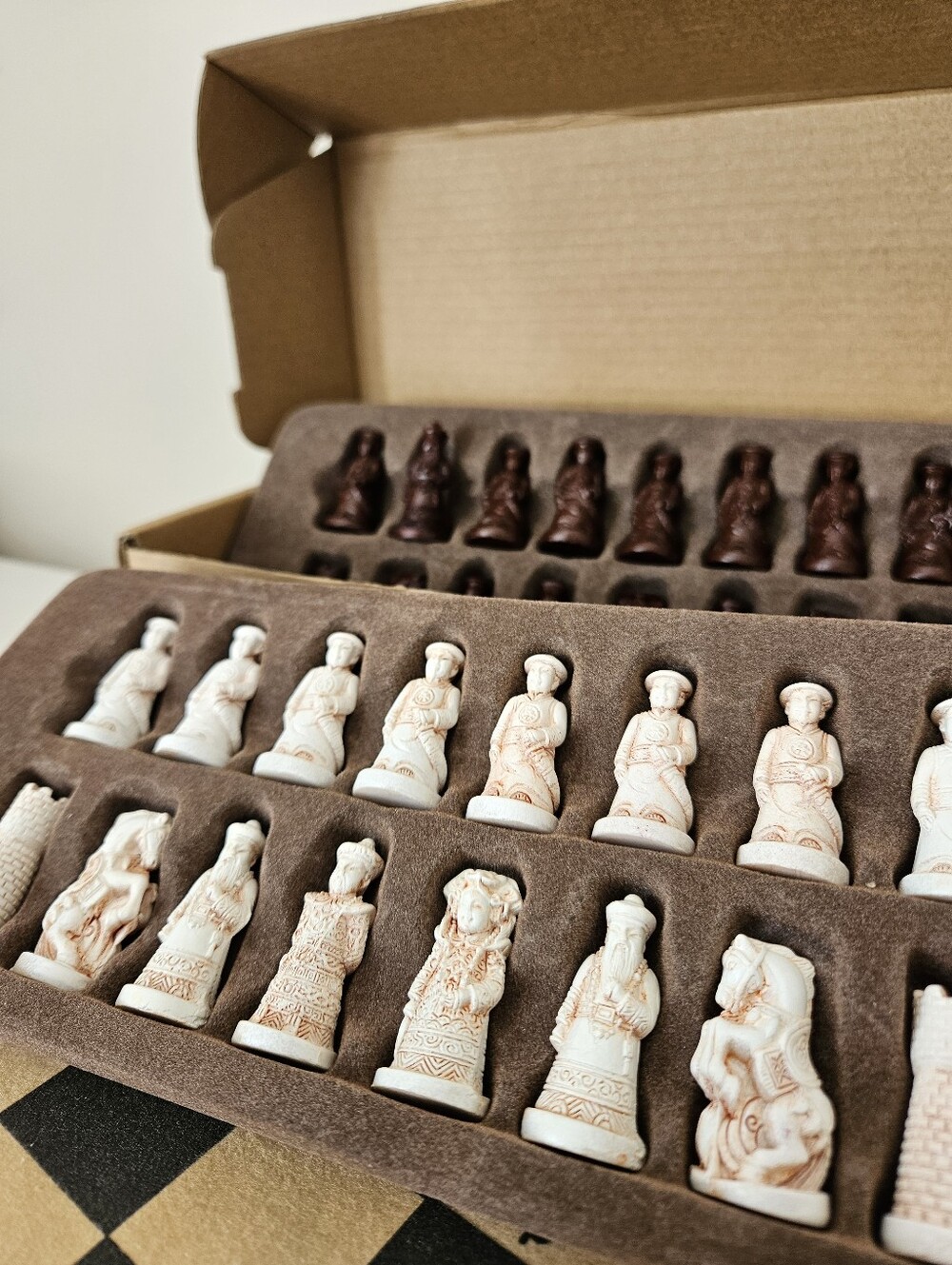 NWT Vintage Chinese Terracotta Warrior Chess Set Leather Board Complete Box